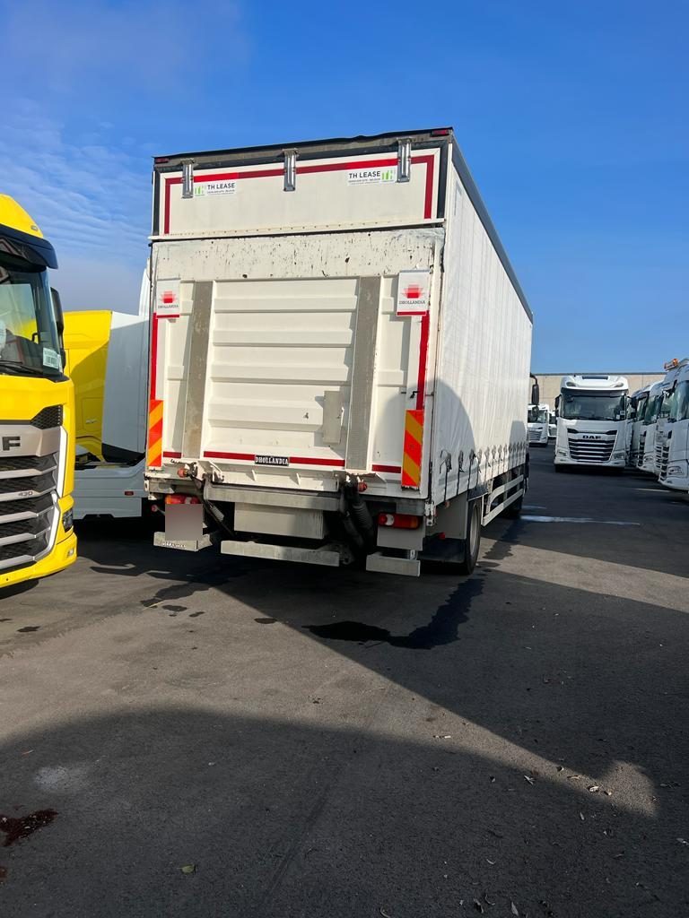 Arrière du porteur DAF CF avec hayon élévateur